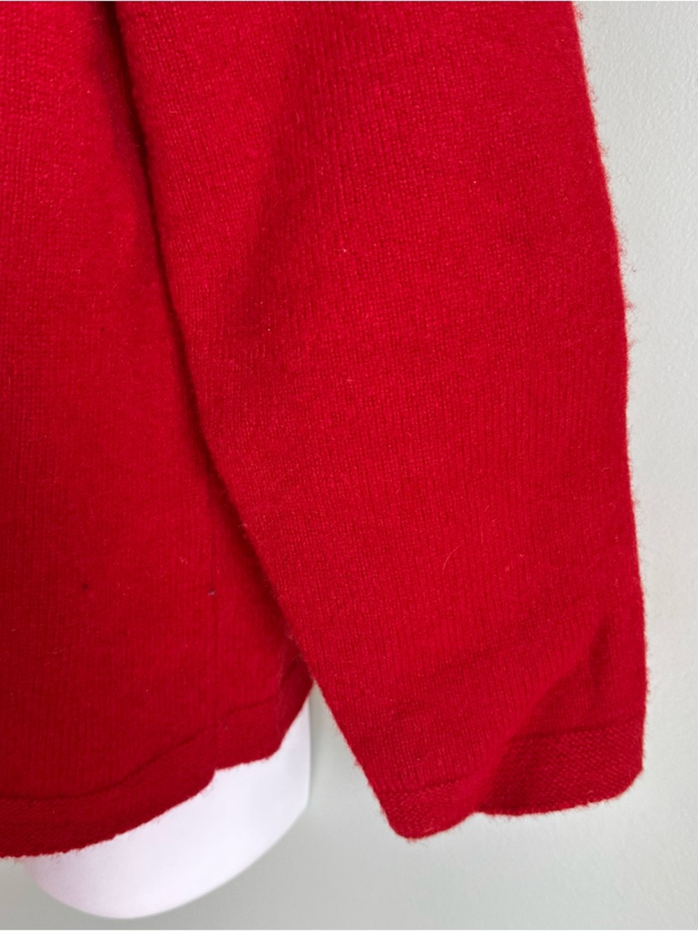 Orvis Red Sweater with Cream Dog Motif Women’s Size Large - Picture 6 of 12